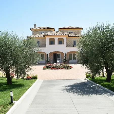 Anima Antiqua Relais & *